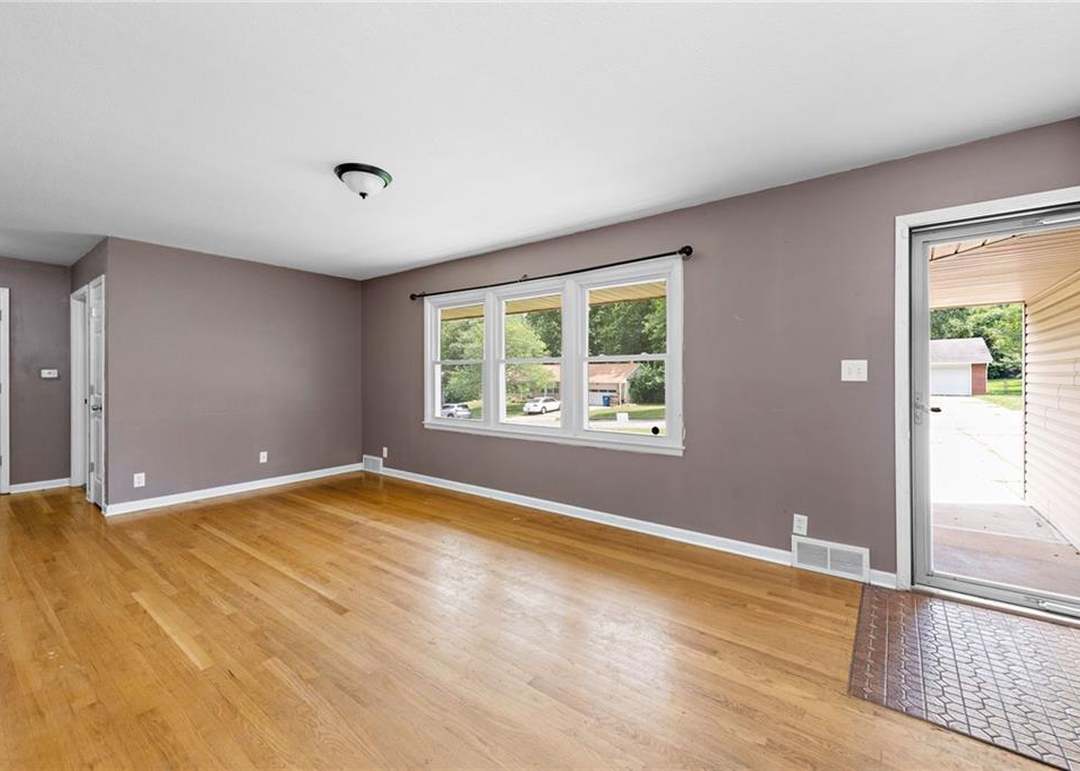802 NE 60th Terrace — photo 11