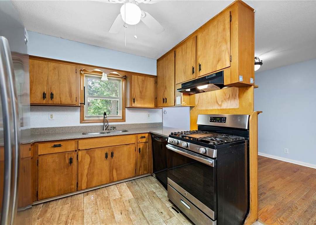802 NE 60th Terrace — photo 15