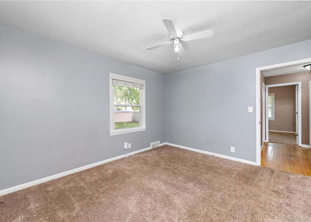802 NE 60th Terrace — photo 16