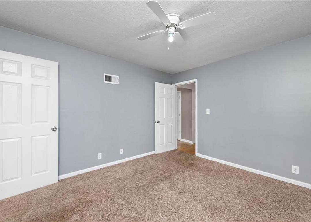 802 NE 60th Terrace — photo 17