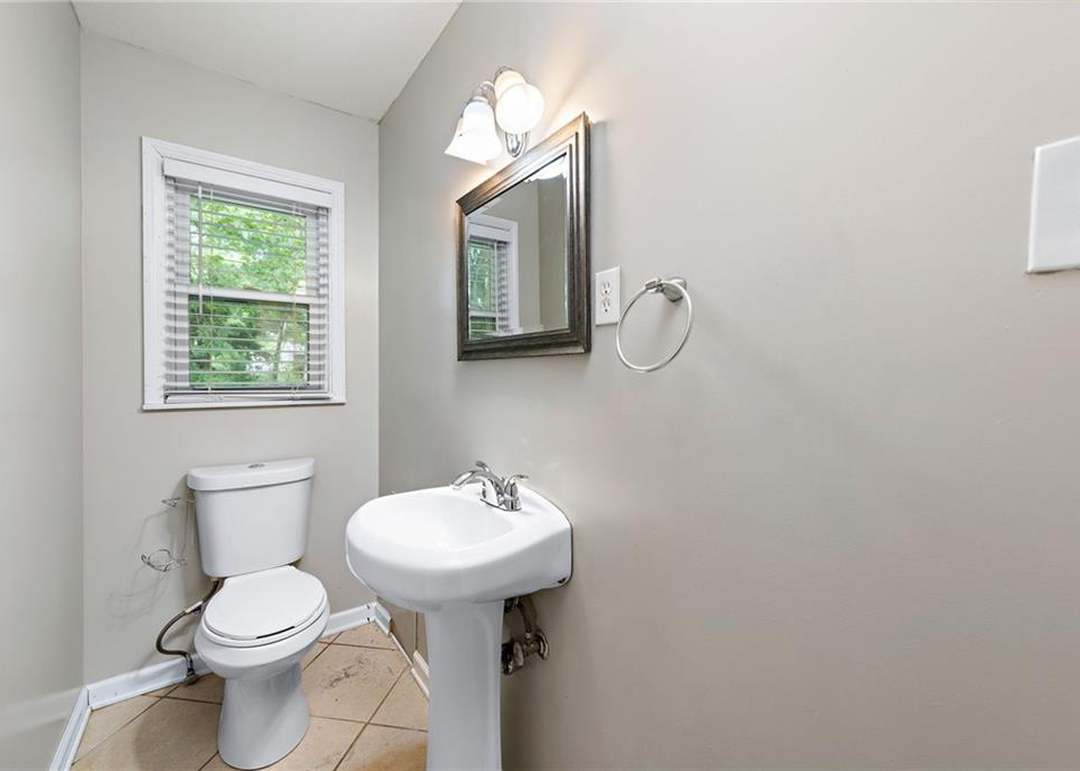 802 NE 60th Terrace — photo 18