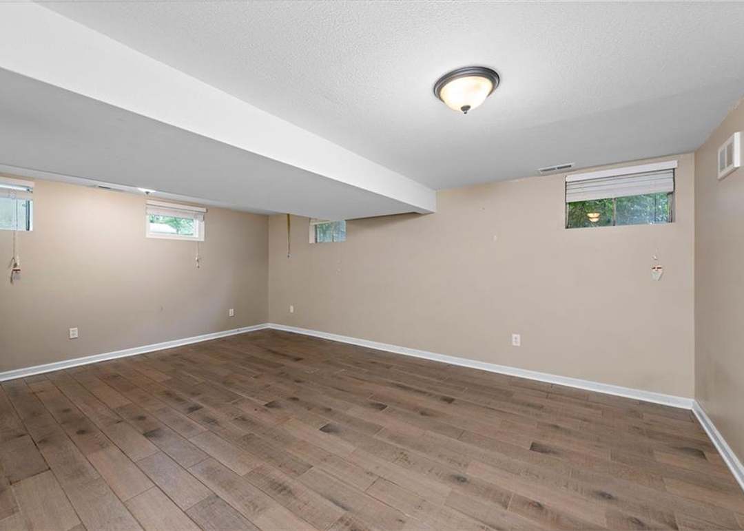 802 NE 60th Terrace — photo 24