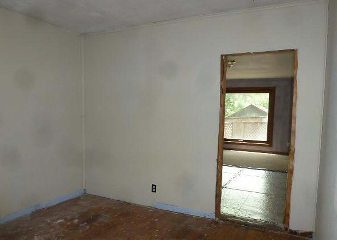 8034 S Benton Avenue — photo 5