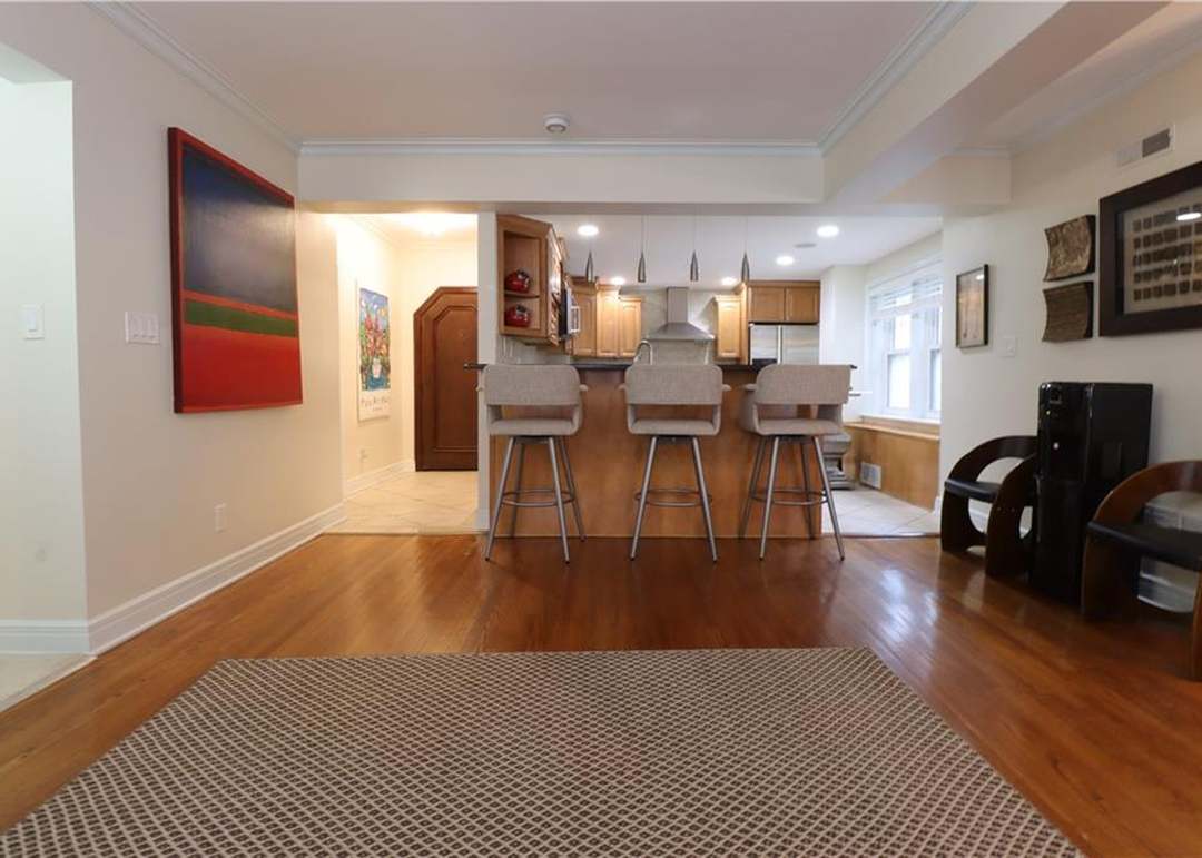 807 W 48TH Street — photo 6