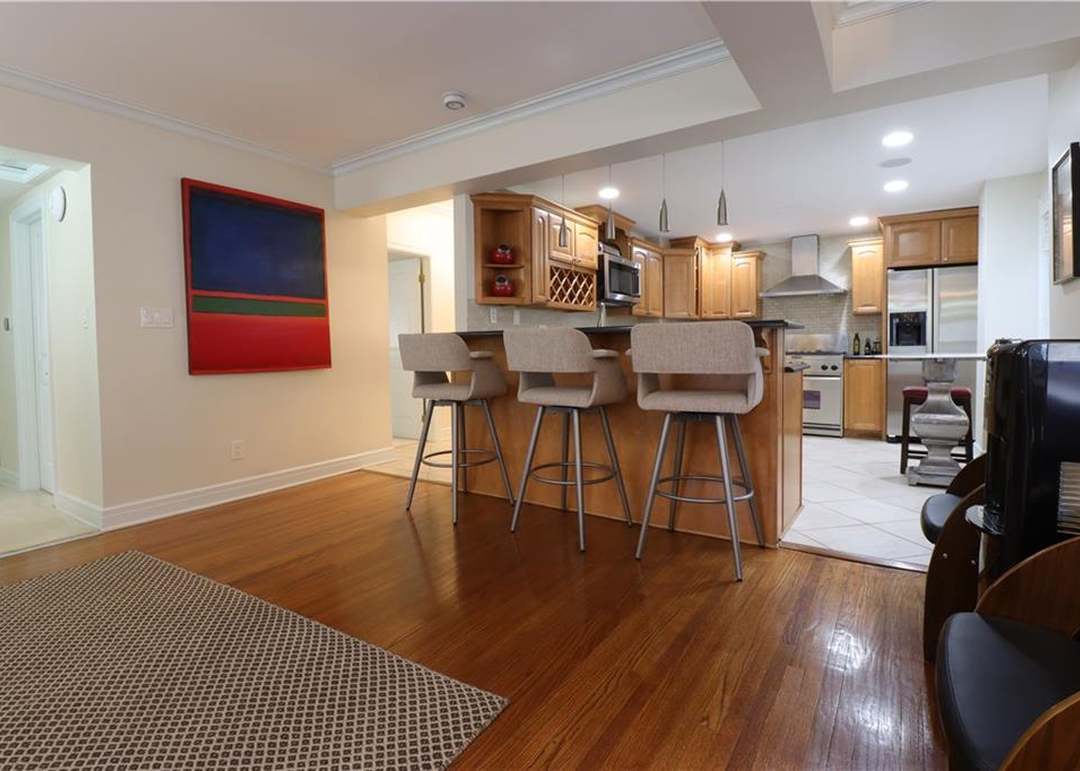 807 W 48TH Street — photo 9