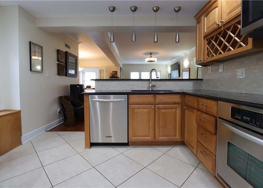 807 W 48TH Street — photo 10