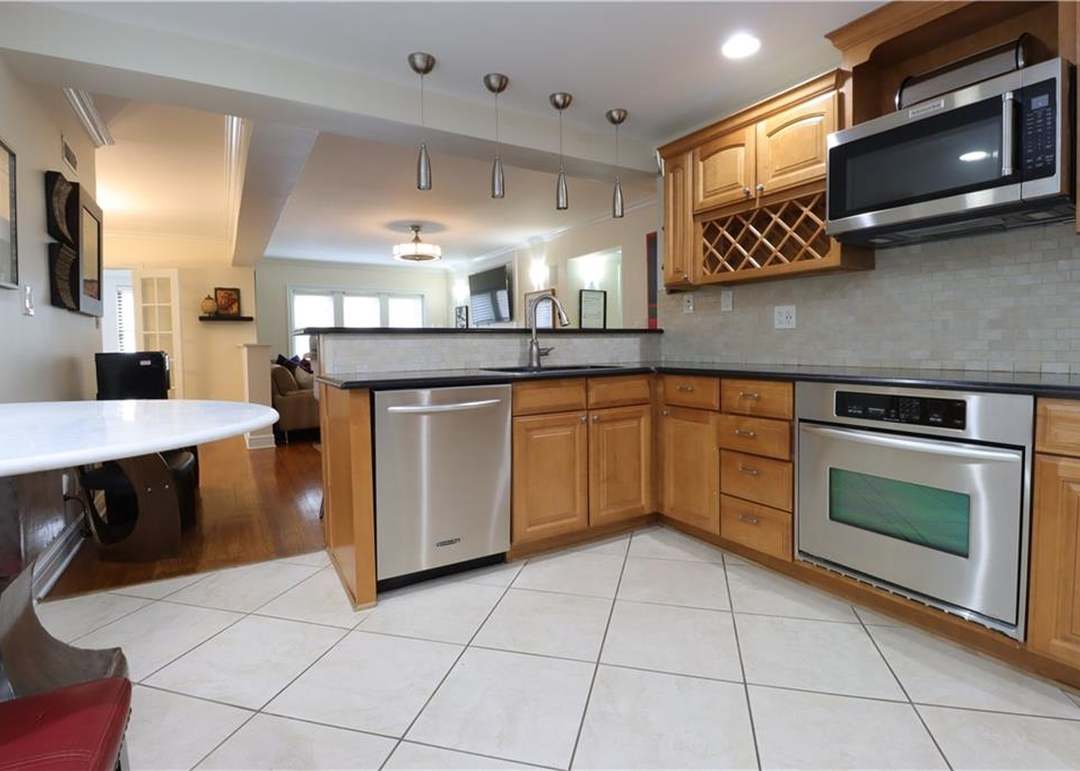 807 W 48TH Street — photo 11