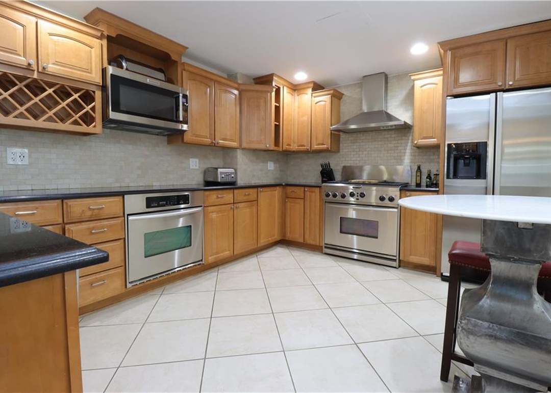 807 W 48TH Street — photo 13
