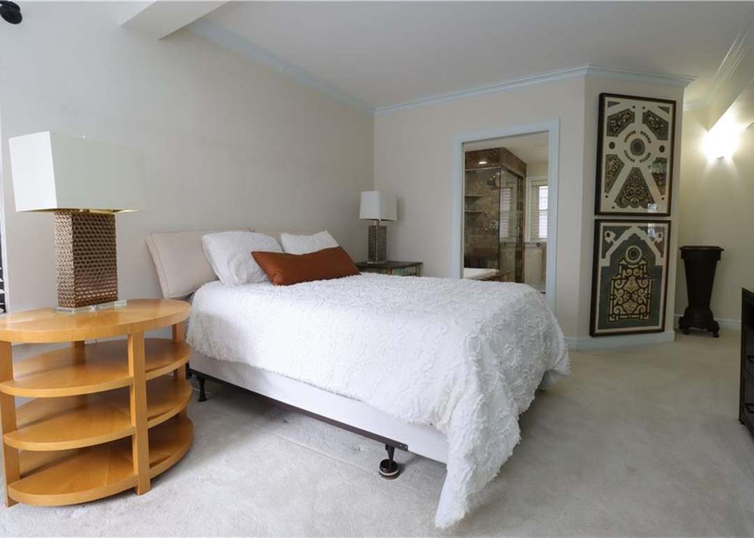 807 W 48TH Street — photo 19