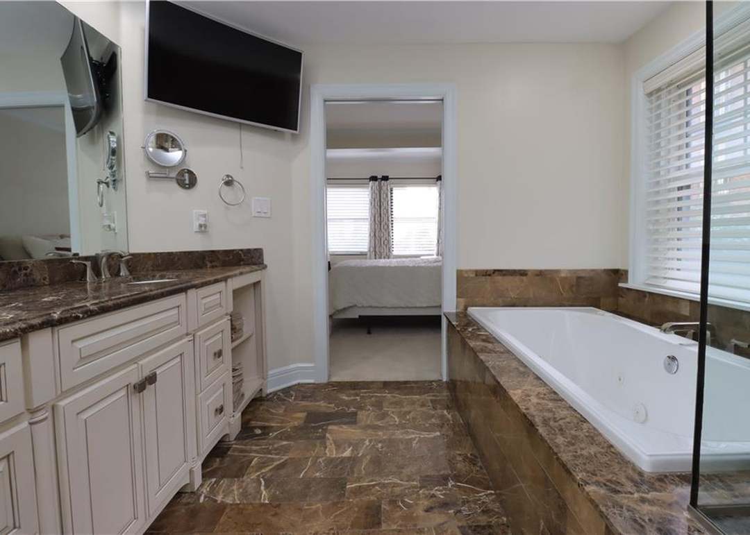 807 W 48TH Street — photo 23
