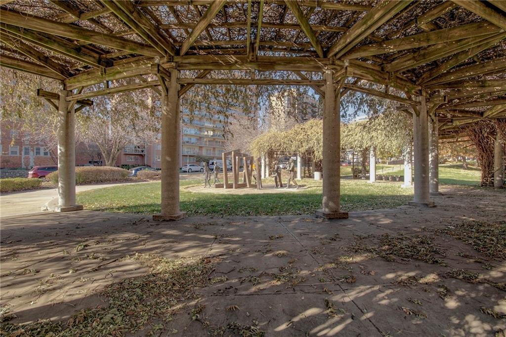 807 W 48th Street — photo 31