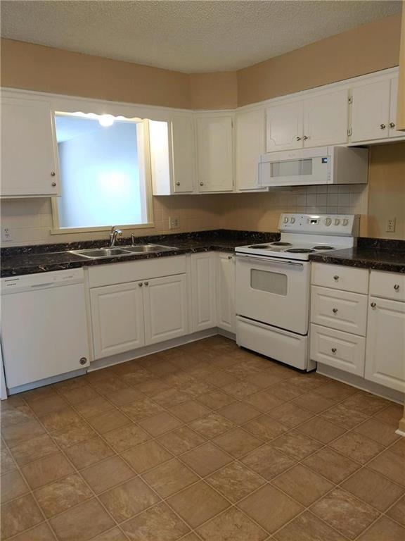 816 E Saddlewood Street — photo 2