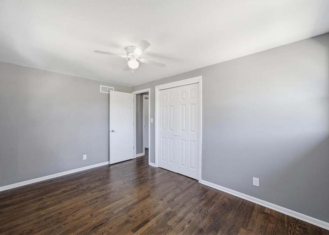 818 N 84 Drive — photo 4
