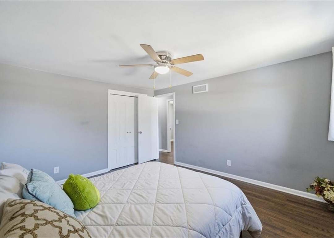 818 N 84 Drive — photo 5