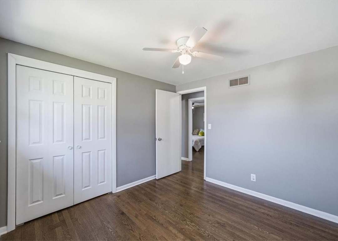 818 N 84 Drive — photo 7