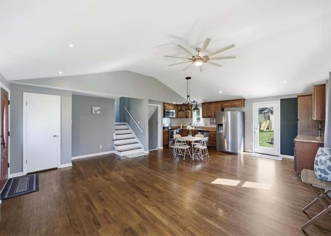 818 N 84 Drive — photo 10