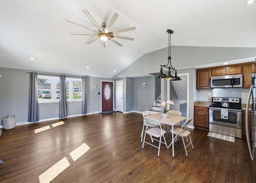 818 N 84 Drive — photo 11