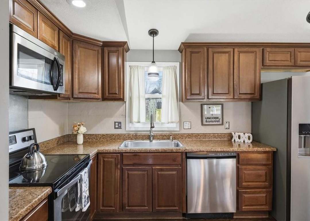 818 N 84 Drive — photo 13