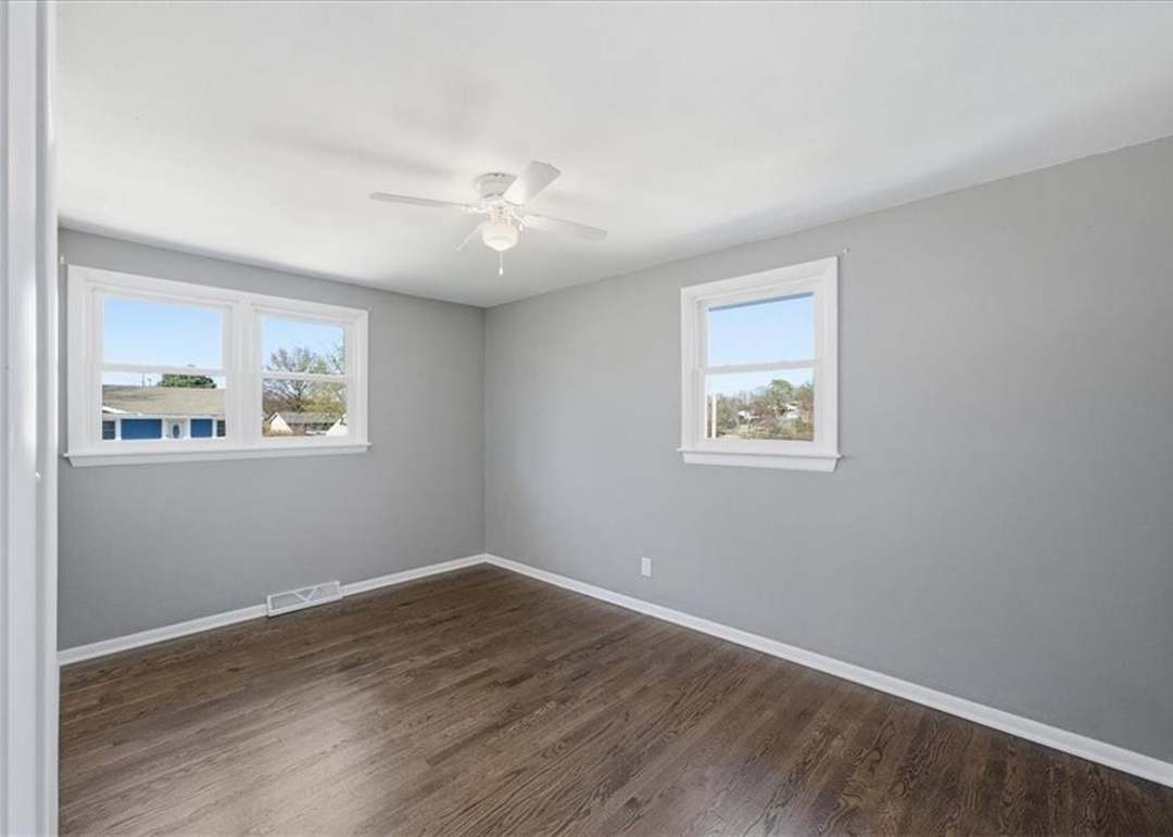 818 N 84 Drive — photo 14