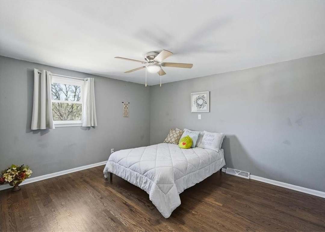 818 N 84 Drive — photo 16