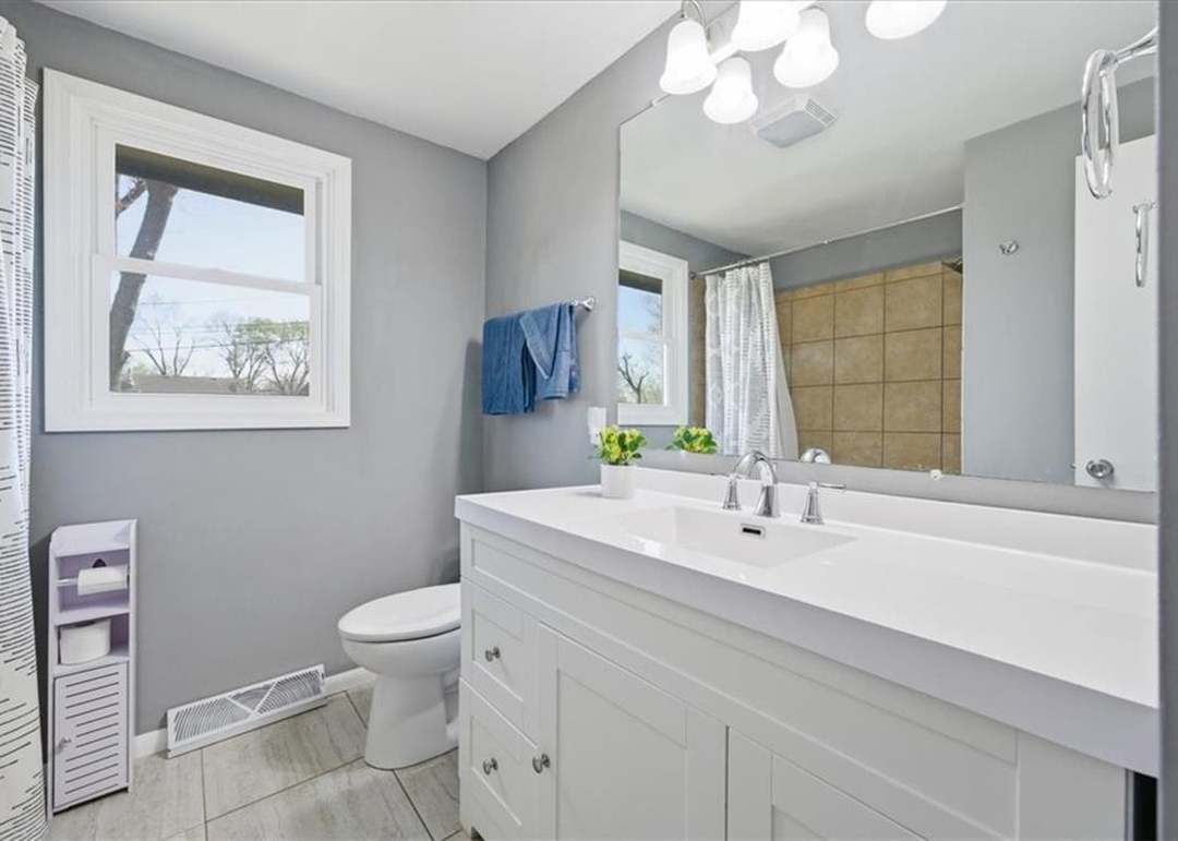 818 N 84 Drive — photo 17