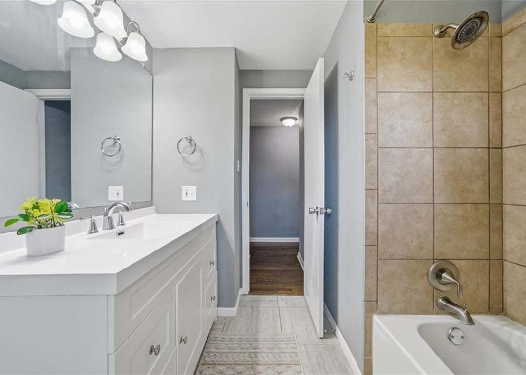 818 N 84 Drive — photo 18