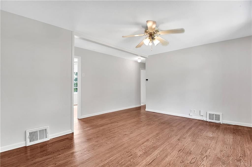 8319 W 77th Street — photo 5