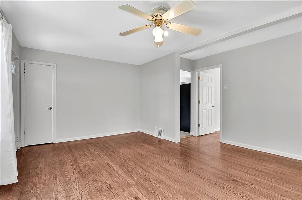 8319 W 77th Street — photo 6