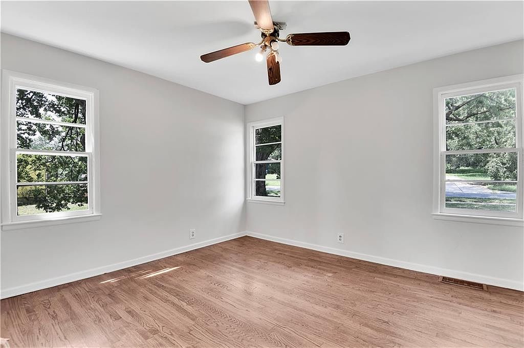8319 W 77th Street — photo 9