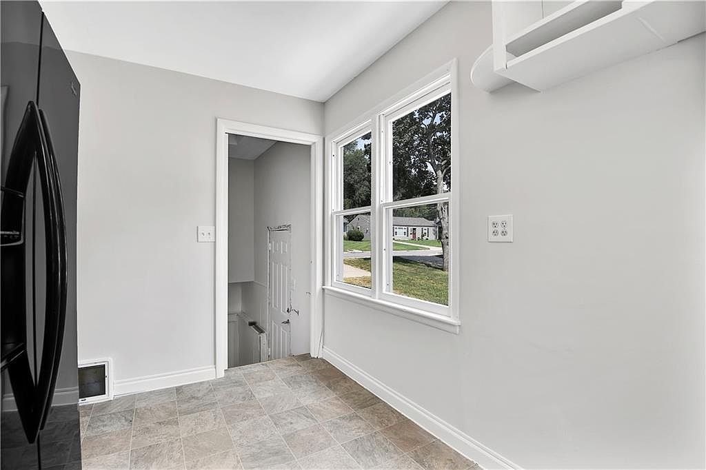 8319 W 77th Street — photo 14