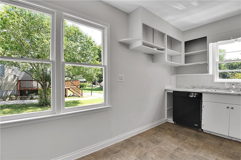 8319 W 77th Street — photo 15