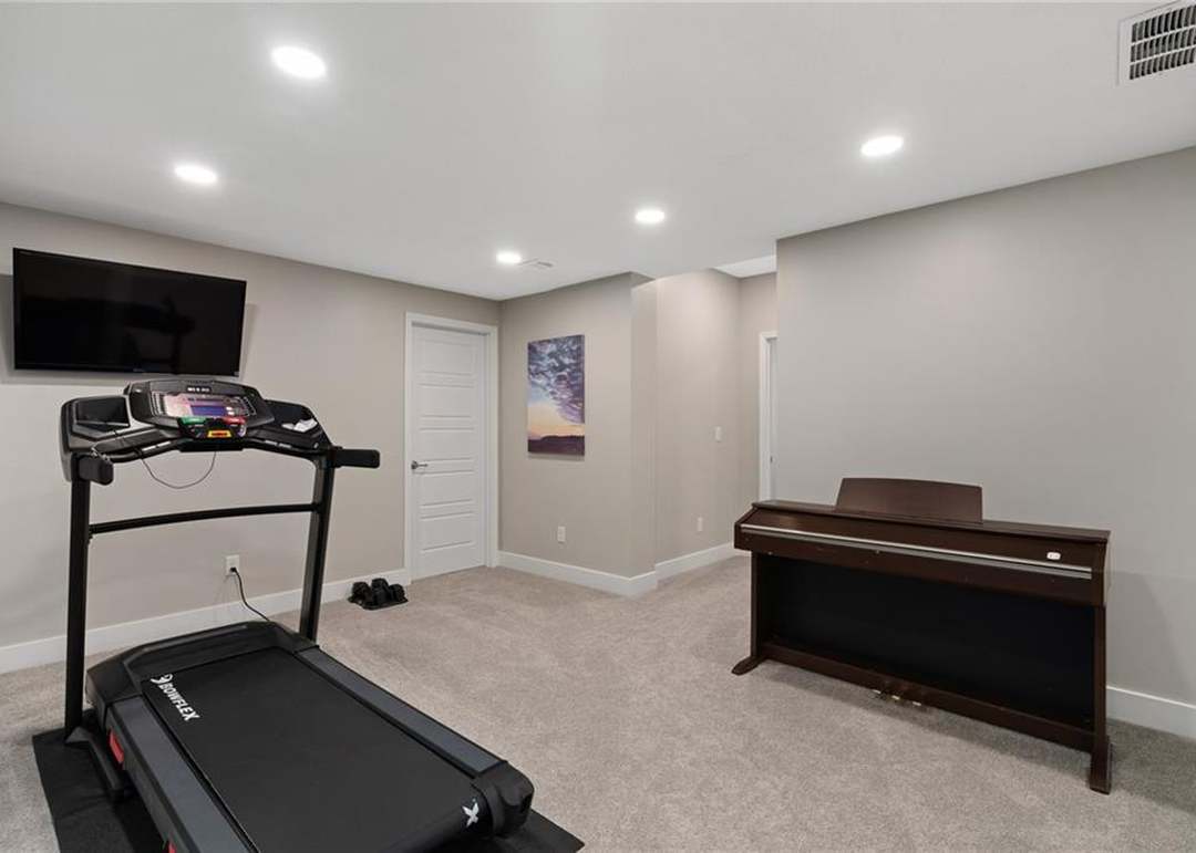 8328 Valley Spring Drive — photo 7