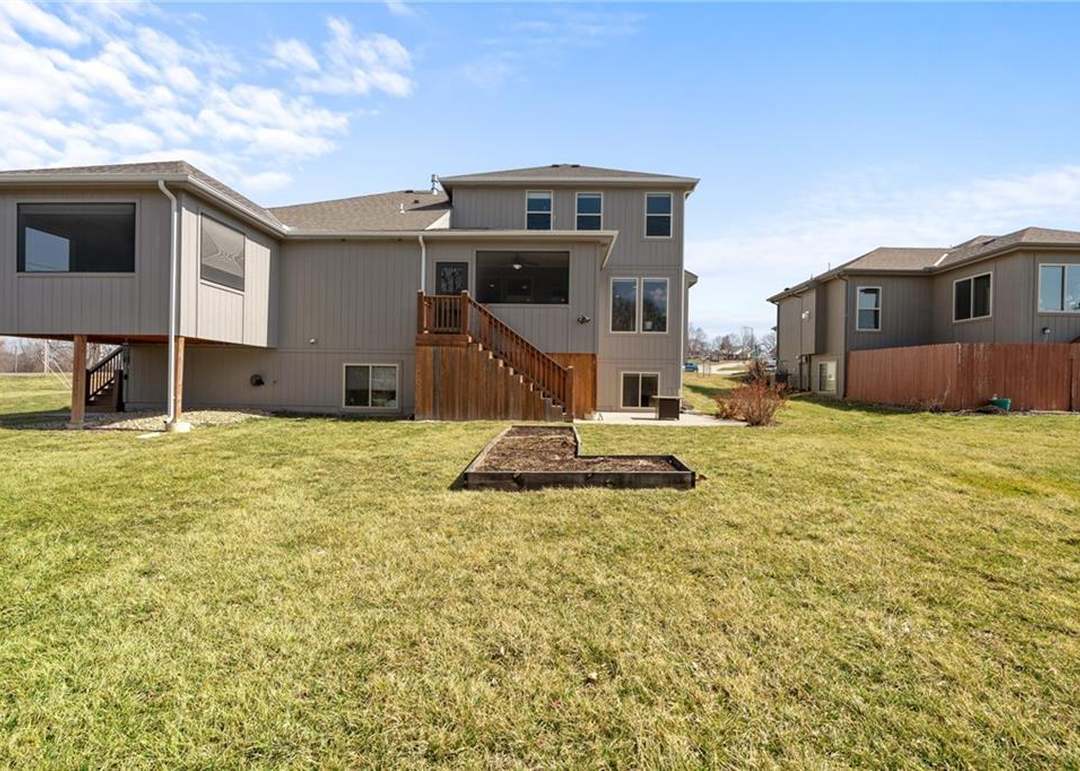 8328 Valley Spring Drive — photo 32