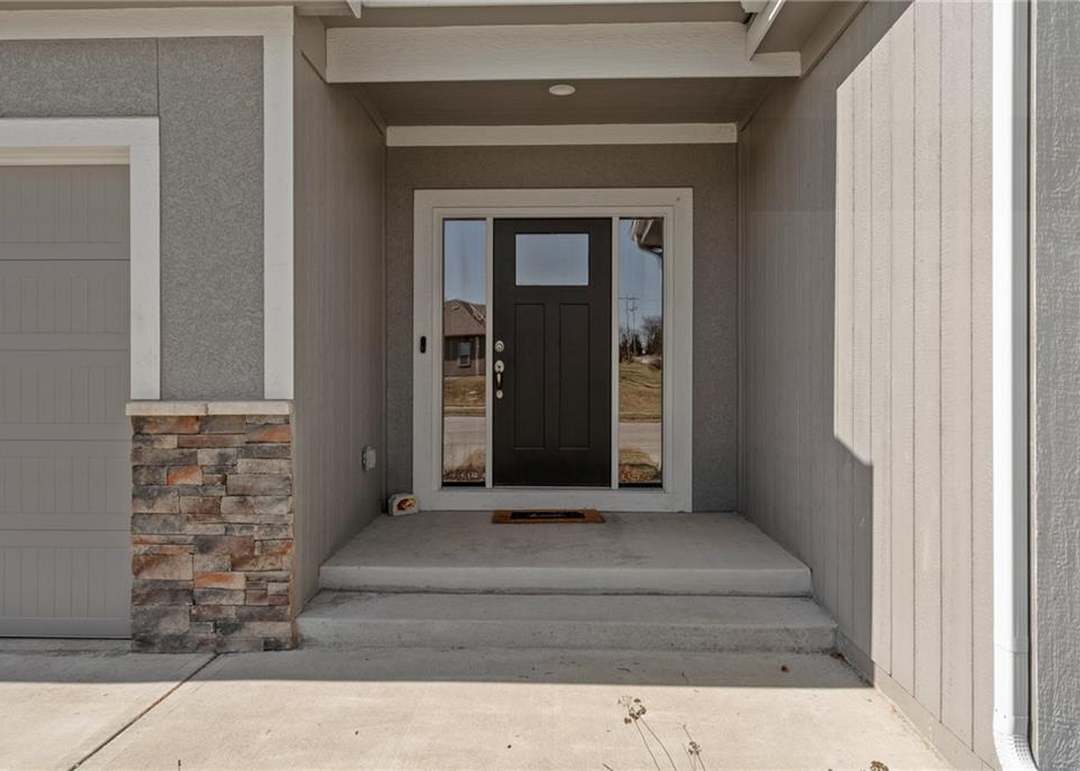 8328 Valley Spring Drive — photo 39