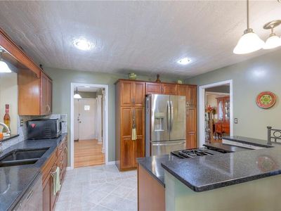 8333 Maywood Avenue — photo 17