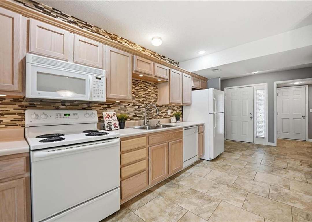 8335 N Kensington Avenue — photo 9