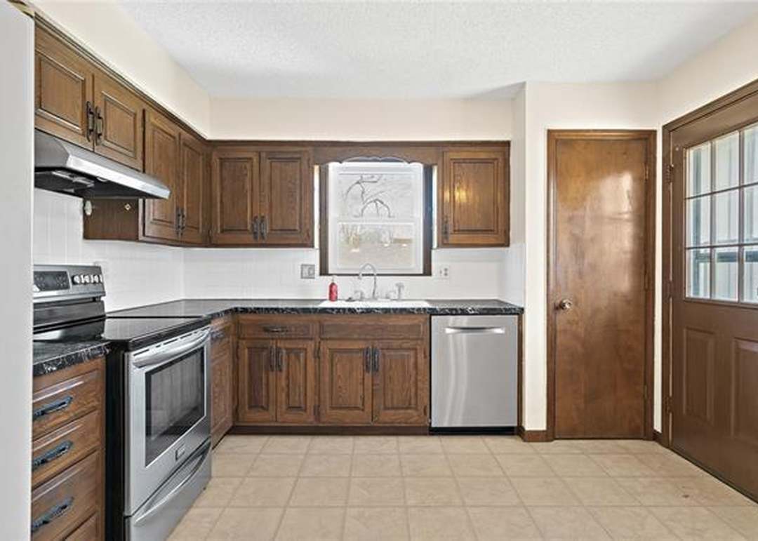 843 S 76th Street — photo 18