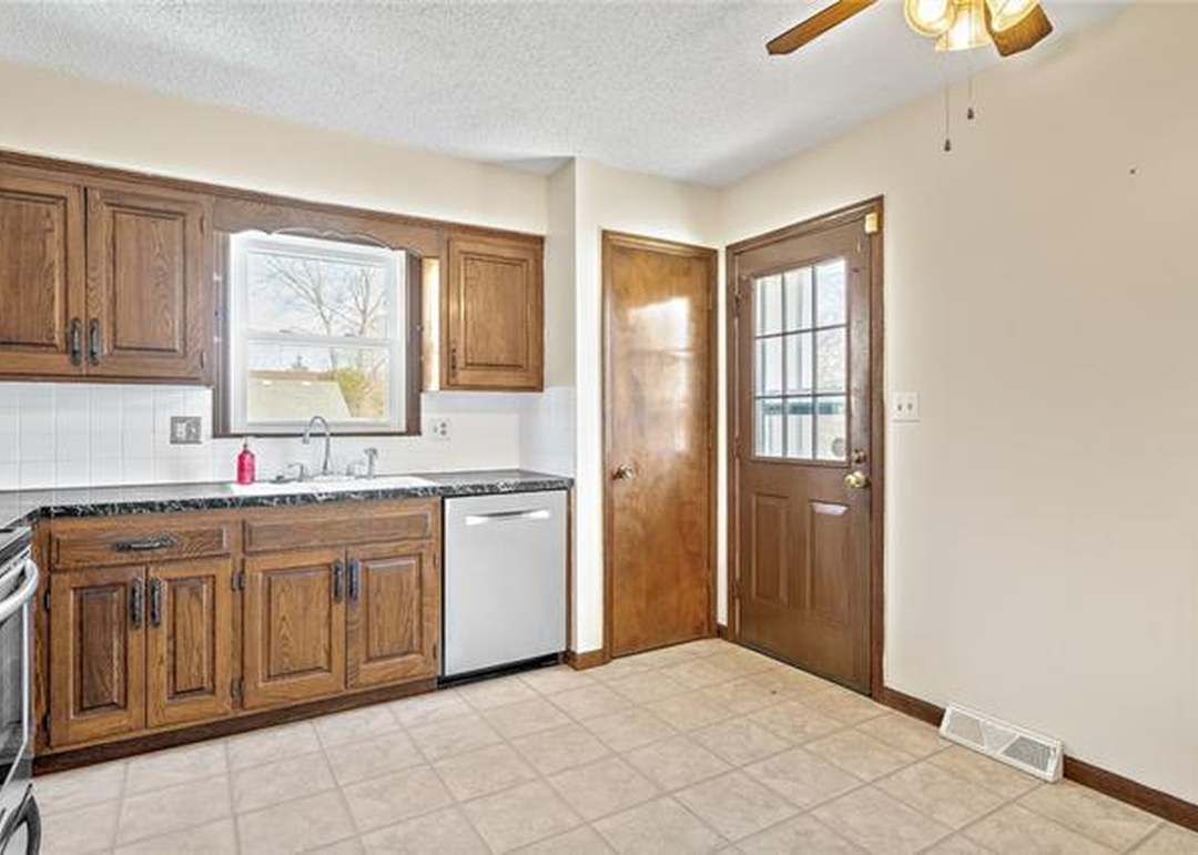 843 S 76th Street — photo 20