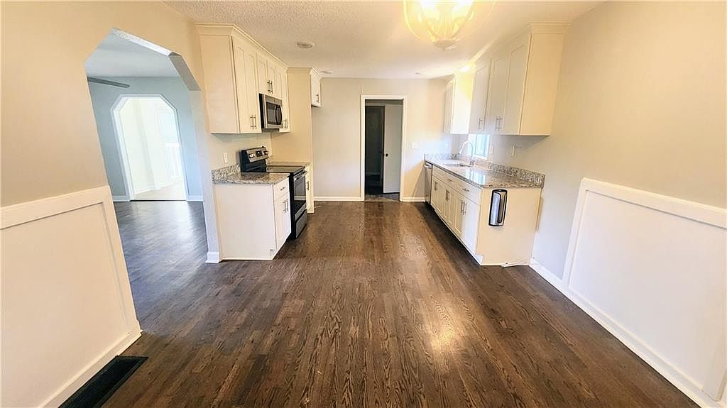 8430 OAK Street — photo 5
