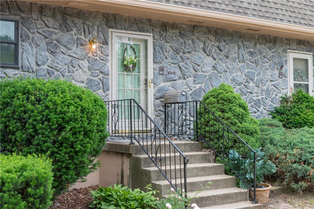 845 LAKEVIEW Drive — photo 1