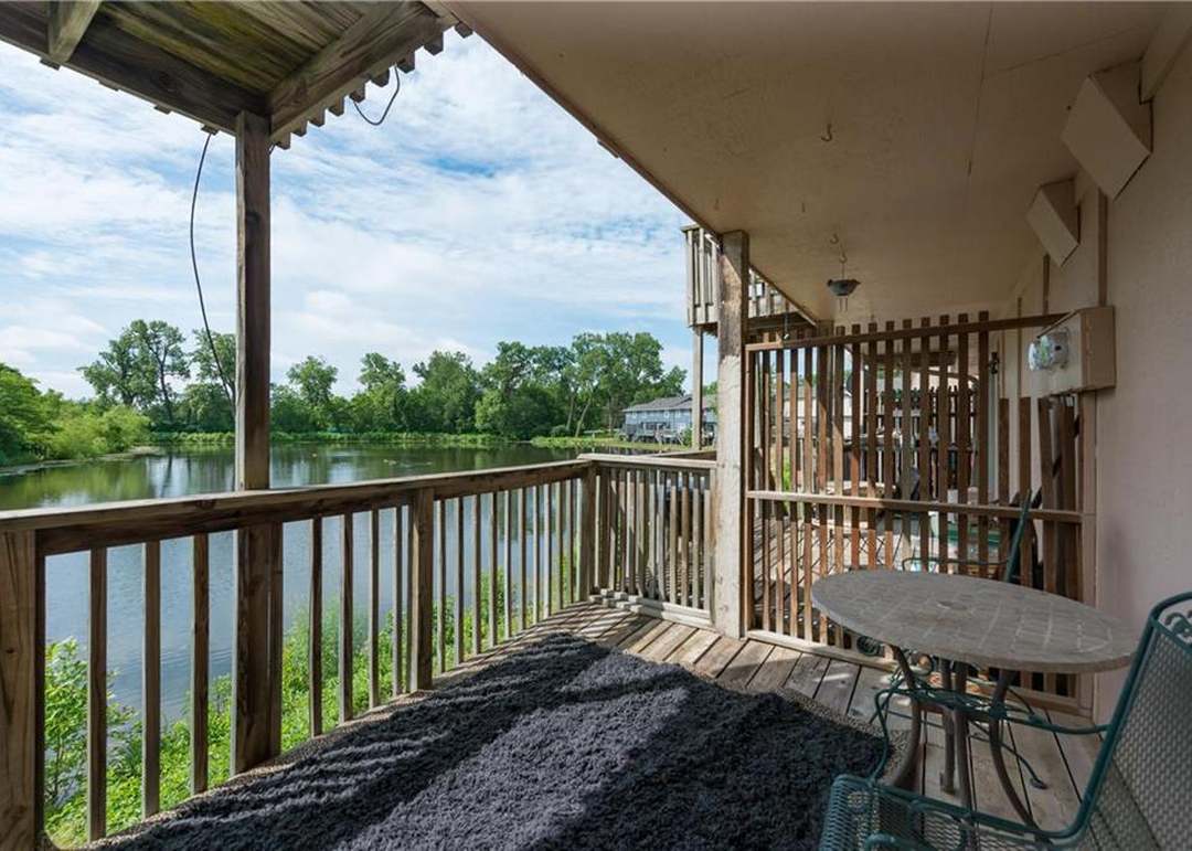 845 LAKEVIEW Drive — photo 8