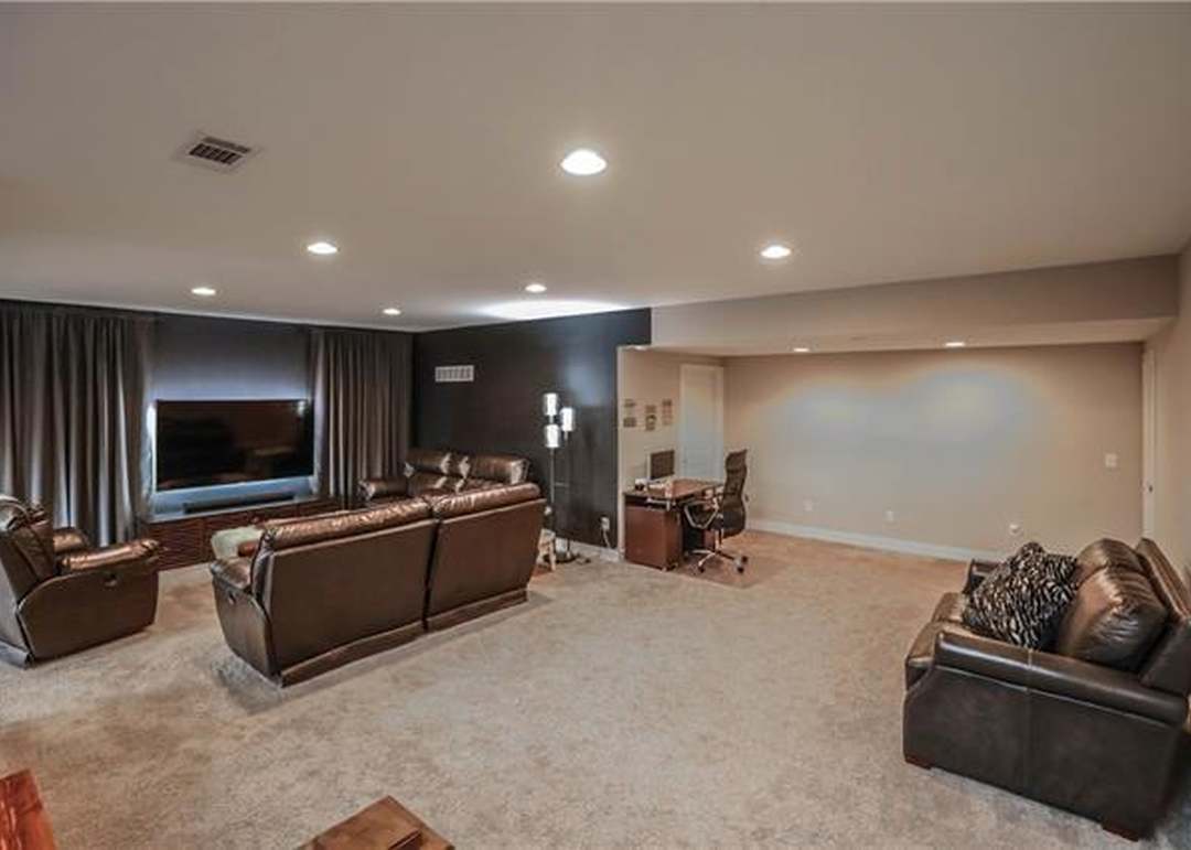 8500 Valley Spring Drive — photo 3