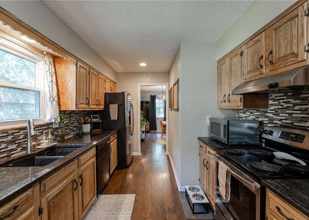 8515 Switzer Street — photo 10