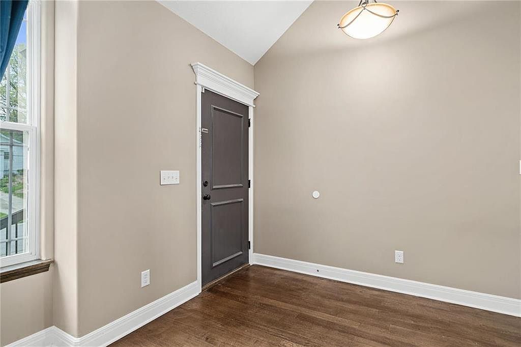 8527 N Highland Avenue — photo 9