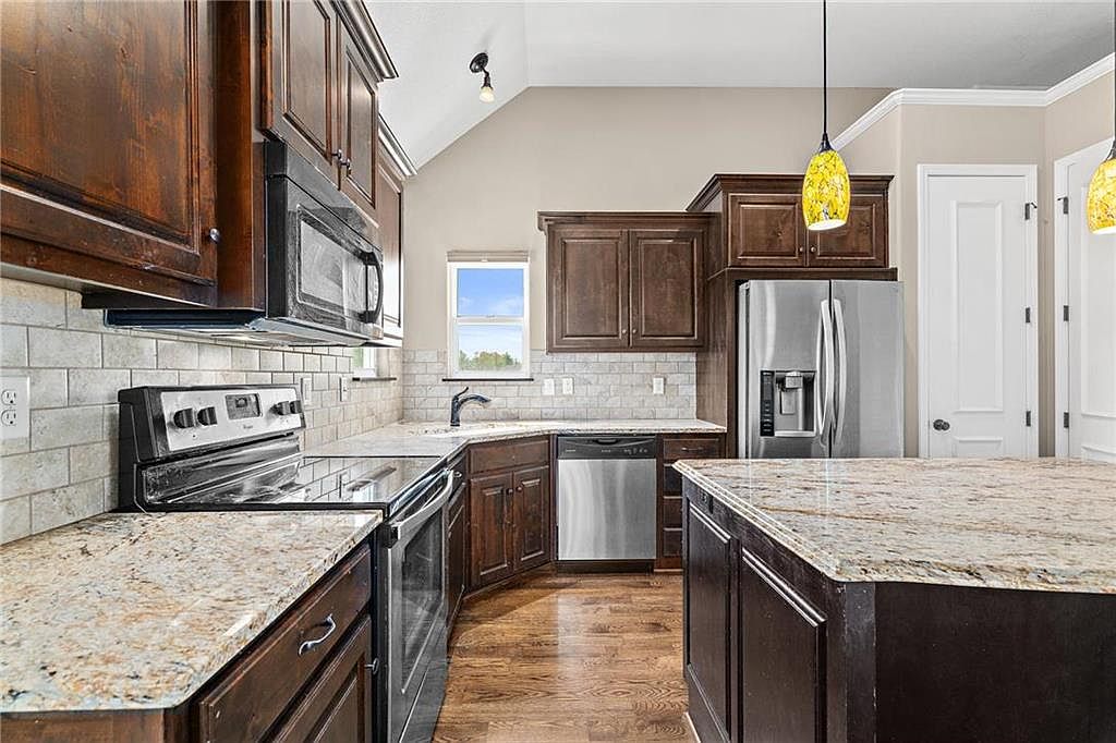 8527 N Highland Avenue — photo 10