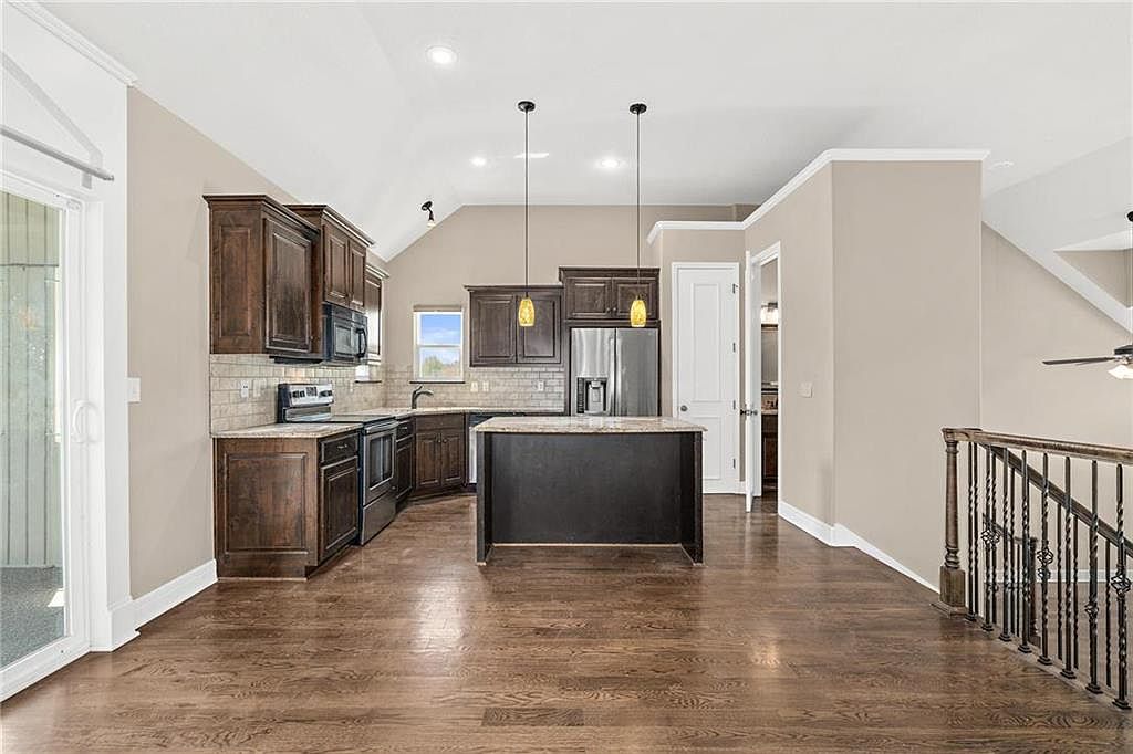 8527 N Highland Avenue — photo 11