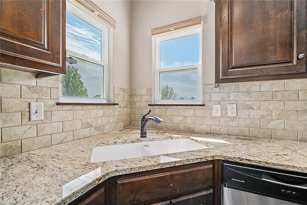 8527 N Highland Avenue — photo 12