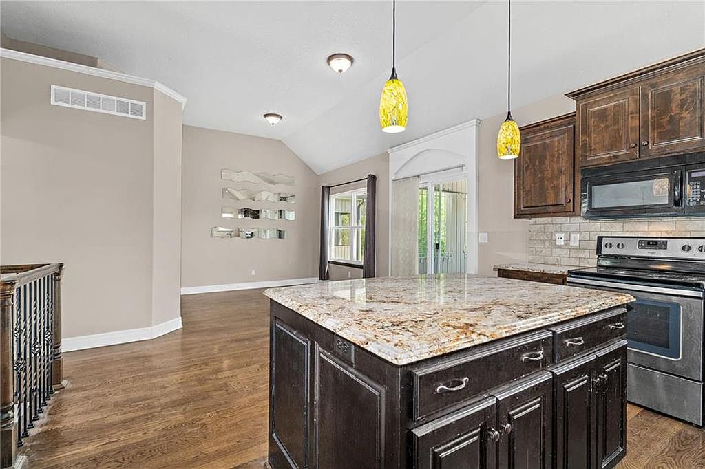 8527 N Highland Avenue — photo 14