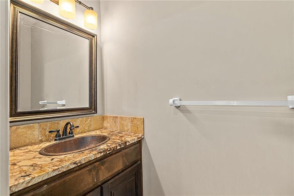 8527 N Highland Avenue — photo 18