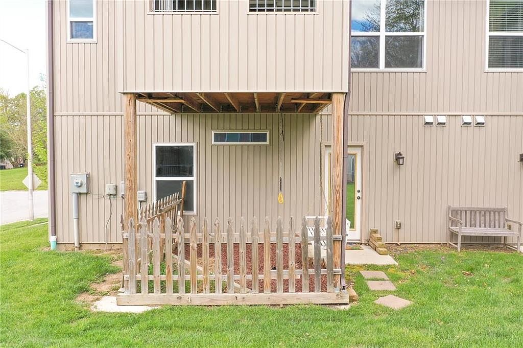 8527 N Highland Avenue — photo 32